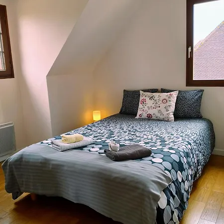 Сasa de vacaciones Belle Et Grande Maison Familiale à Cabourg, 7 Pers Et 1 Bébé, Proche Hippodrome