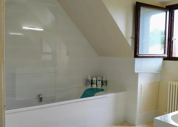 Belle Et Grande Maison Familiale A Cabourg, 7 Pers Et 1 Bebe, Proche Hippodrome بيت للعطل *