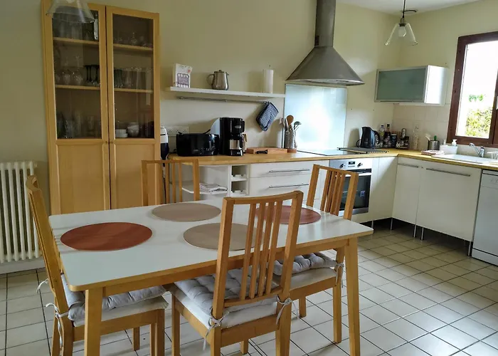 Belle Et Grande Maison Familiale A Cabourg, 7 Pers Et 1 Bebe, Proche Hippodrome بيت للعطل