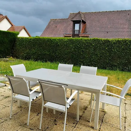 Belle Et Grande Maison Familiale A Cabourg, 7 Pers Et 1 Bebe, Proche Hippodrome Сasa de vacaciones
